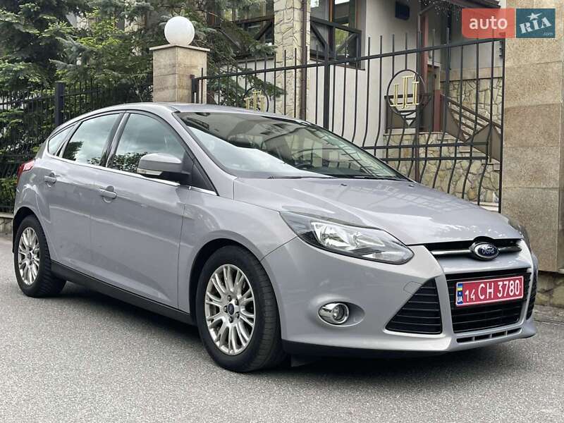 Хэтчбек Ford Focus 2012 в 
