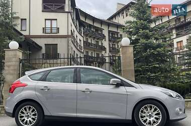 Хэтчбек Ford Focus 2012 в 