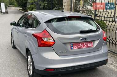 Хэтчбек Ford Focus 2012 в 