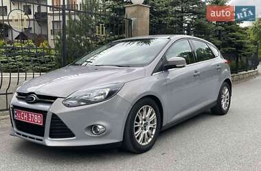 Хэтчбек Ford Focus 2012 в 