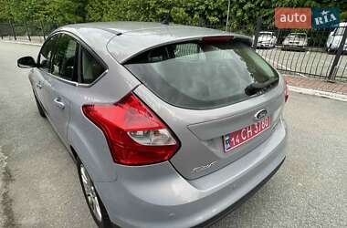 Хэтчбек Ford Focus 2012 в 