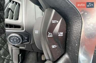 Хэтчбек Ford Focus 2012 в 