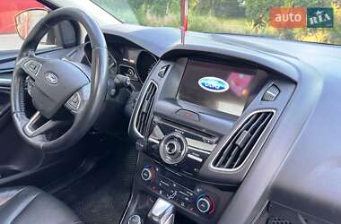 Хэтчбек Ford Focus 2016 в 