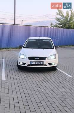 Хэтчбек Ford Focus 2005 в 