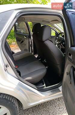 Хэтчбек Ford Focus 2007 в 