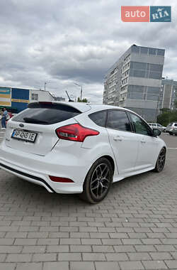 Хэтчбек Ford Focus 2015 в 