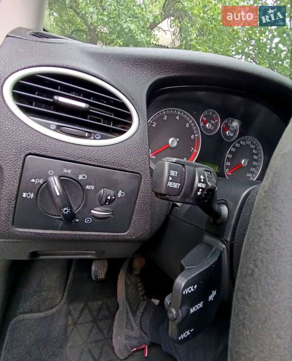 Седан Ford Focus 2006 в Знаменке