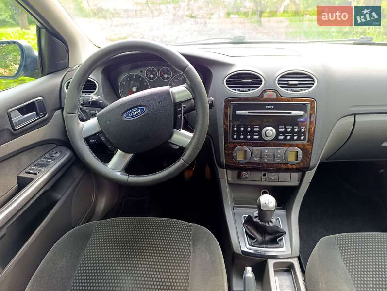 Седан Ford Focus 2006 в Знаменке