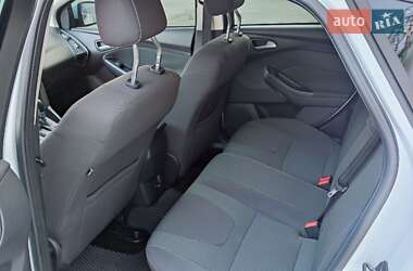 Хэтчбек Ford Focus 2012 в 