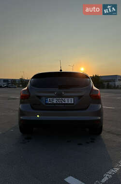 Хэтчбек Ford Focus 2011 в 