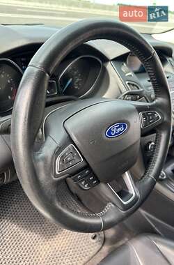 Седан Ford Focus 2015 в 