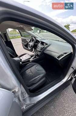 Седан Ford Focus 2015 в 