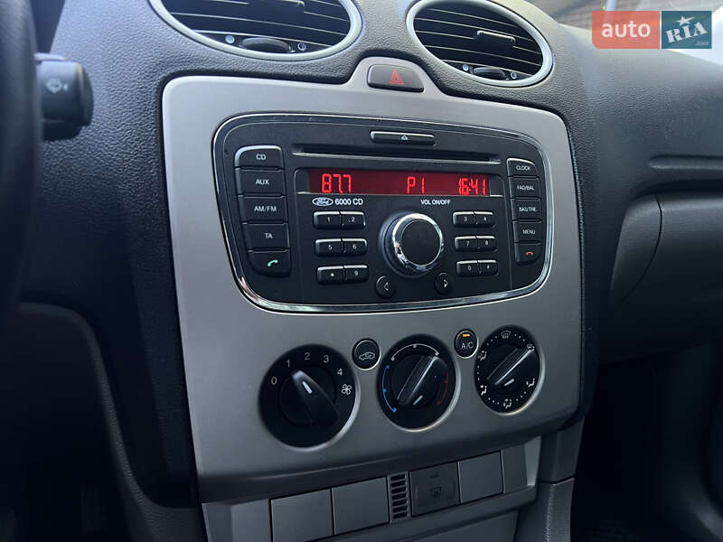 Седан Ford Focus 2010 в Жовкве