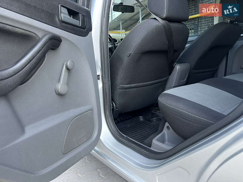 Седан Ford Focus 2010 в Жовкве