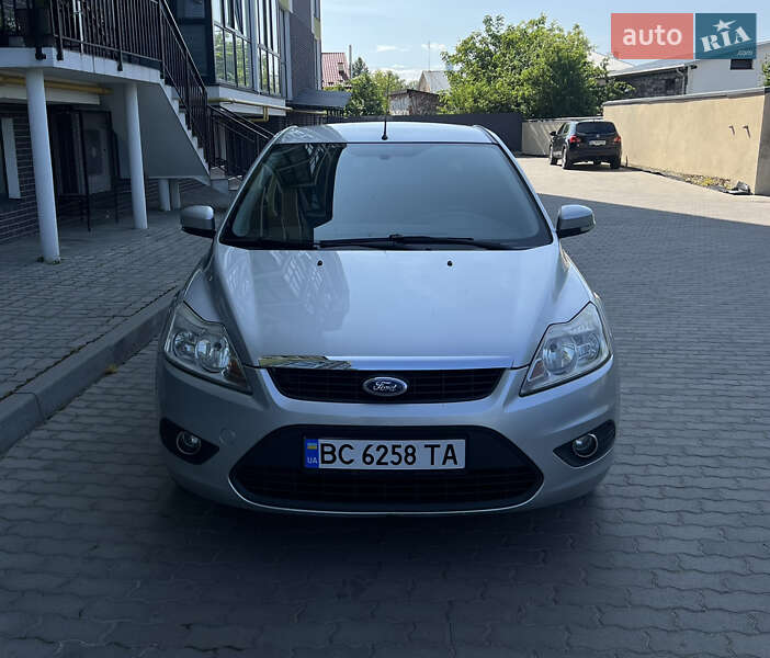 Седан Ford Focus 2010 в Жовкве
