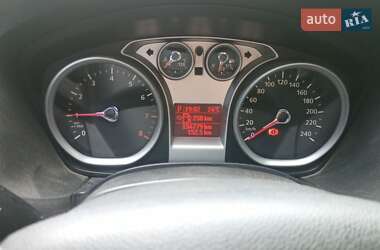 Хэтчбек Ford Focus 2010 в 
