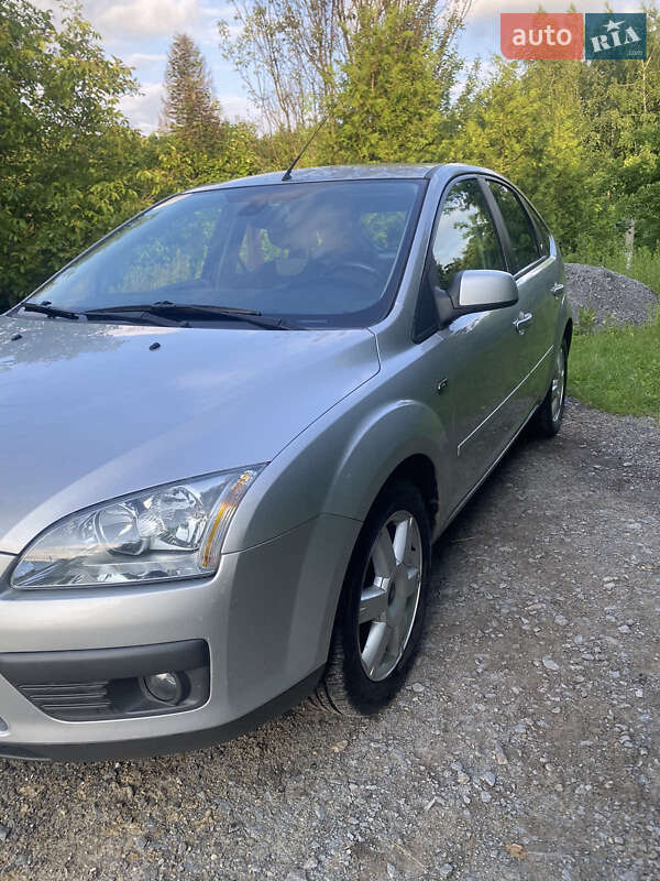 Хэтчбек Ford Focus 2006 в Ровно