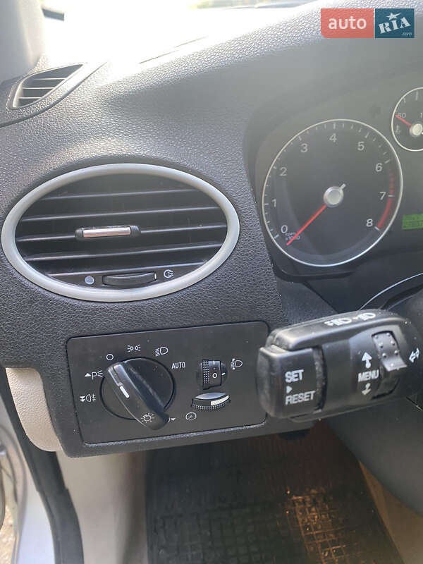 Хэтчбек Ford Focus 2006 в Ровно