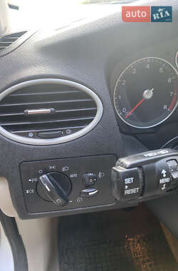 Хэтчбек Ford Focus 2006 в 