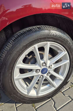 Хэтчбек Ford Focus 2015 в 