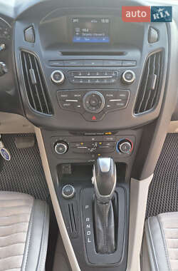 Хэтчбек Ford Focus 2015 в 