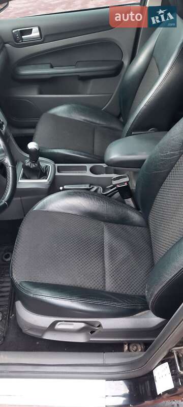 Хэтчбек Ford Focus 2006 в Ровно