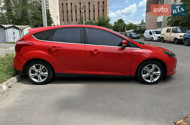 Хэтчбек Ford Focus 2013 в 