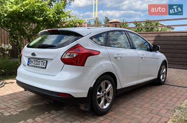 Хэтчбек Ford Focus 2012 в 