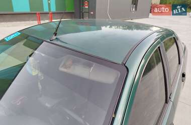 Седан Ford Focus 2000 в 