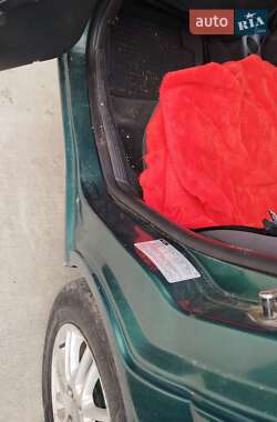 Седан Ford Focus 2000 в 