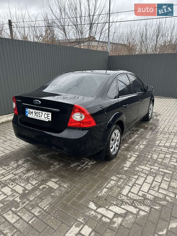 Седан Ford Focus 2010 в 