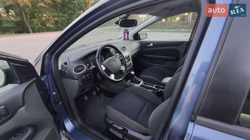 Хэтчбек Ford Focus 2005 в Первомайске