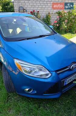 Хэтчбек Ford Focus 2012 в 