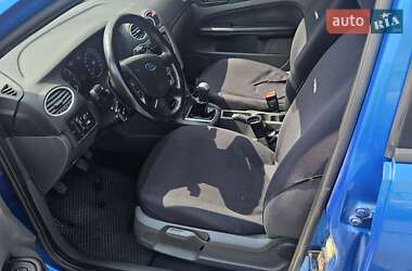 Хэтчбек Ford Focus 2005 в 