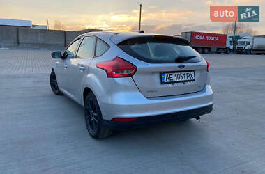 Хэтчбек Ford Focus 2015 в 