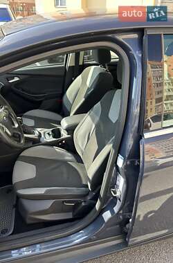 Седан Ford Focus 2011 в 