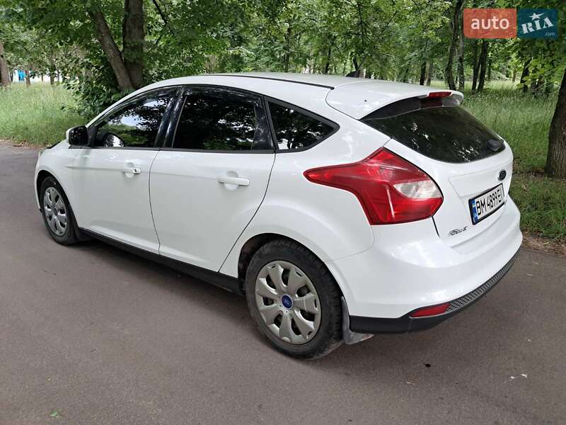 Хэтчбек Ford Focus 2014 в Глухове