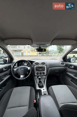 Хэтчбек Ford Focus 2011 в 
