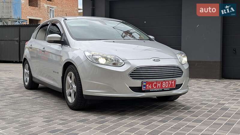 Хэтчбек Ford Focus 2018 в 