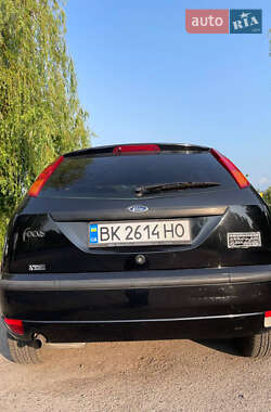 Хэтчбек Ford Focus 2004 в 