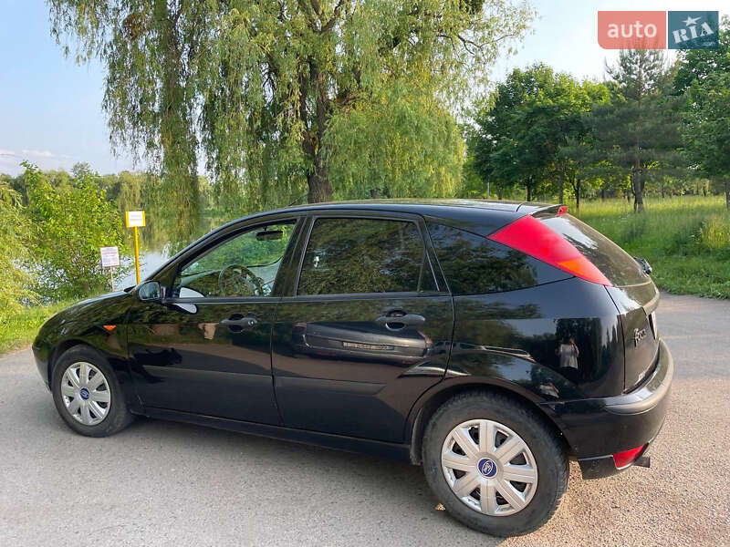 Хэтчбек Ford Focus 2004 в Ровно