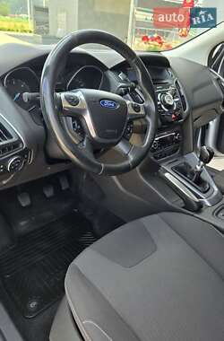Хэтчбек Ford Focus 2011 в 