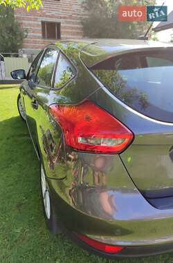 Хэтчбек Ford Focus 2015 в 