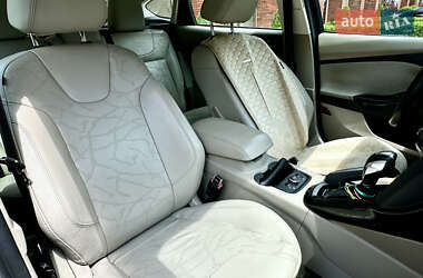 Хэтчбек Ford Focus 2012 в 