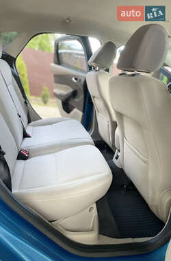 Хэтчбек Ford Focus 2012 в 