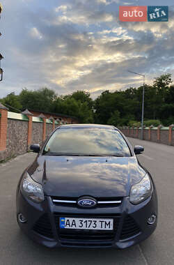 Хэтчбек Ford Focus 2012 в 