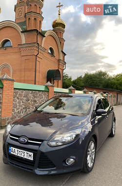 Хэтчбек Ford Focus 2012 в 