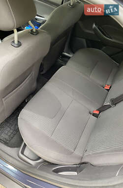 Хэтчбек Ford Focus 2012 в 