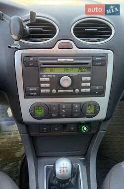Хэтчбек Ford Focus 2006 в 