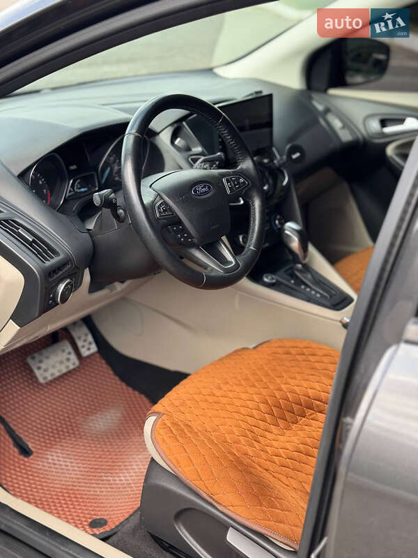 Хэтчбек Ford Focus 2015 в Киеве